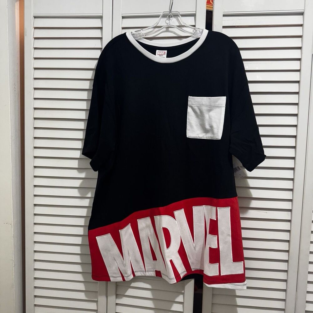 Authentic Disney Parks 90’s Marvel Logo Pocket T-Shirt XL Black White Red
